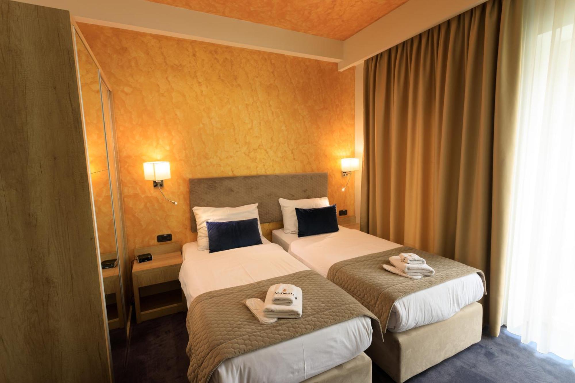 Hotel Elements Novi Pazar Buitenkant foto